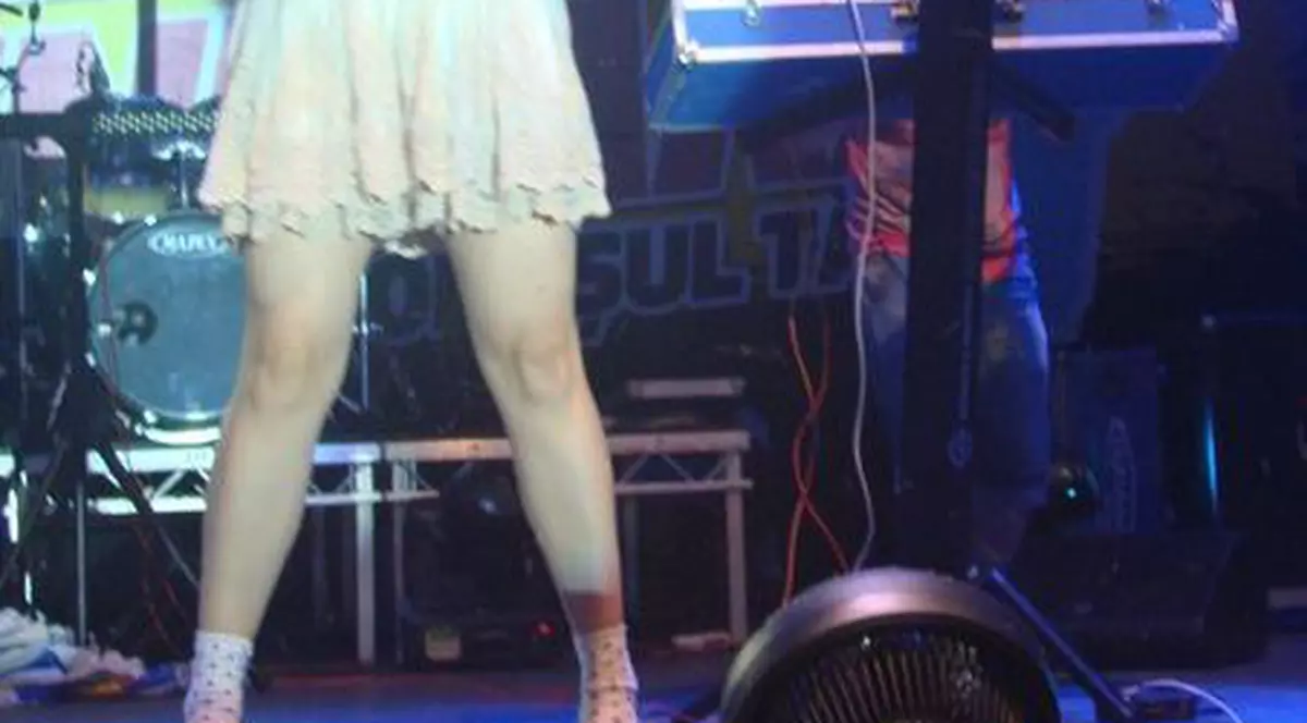 Alexandra Ungureanu, de la "diva desculţă" la "Lady Gaga de România". Uite cum a apărut pe scenă! | FOTO