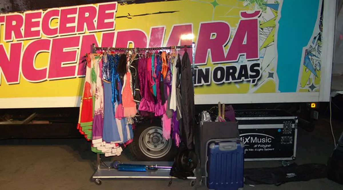 Andreea Bălan schimbă 15 costume într-un show | FOTO