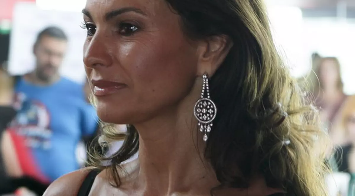 Ce decolteu generos a avut Ramona Bădescu la premiera "Despre oameni şi melci" | FOTO