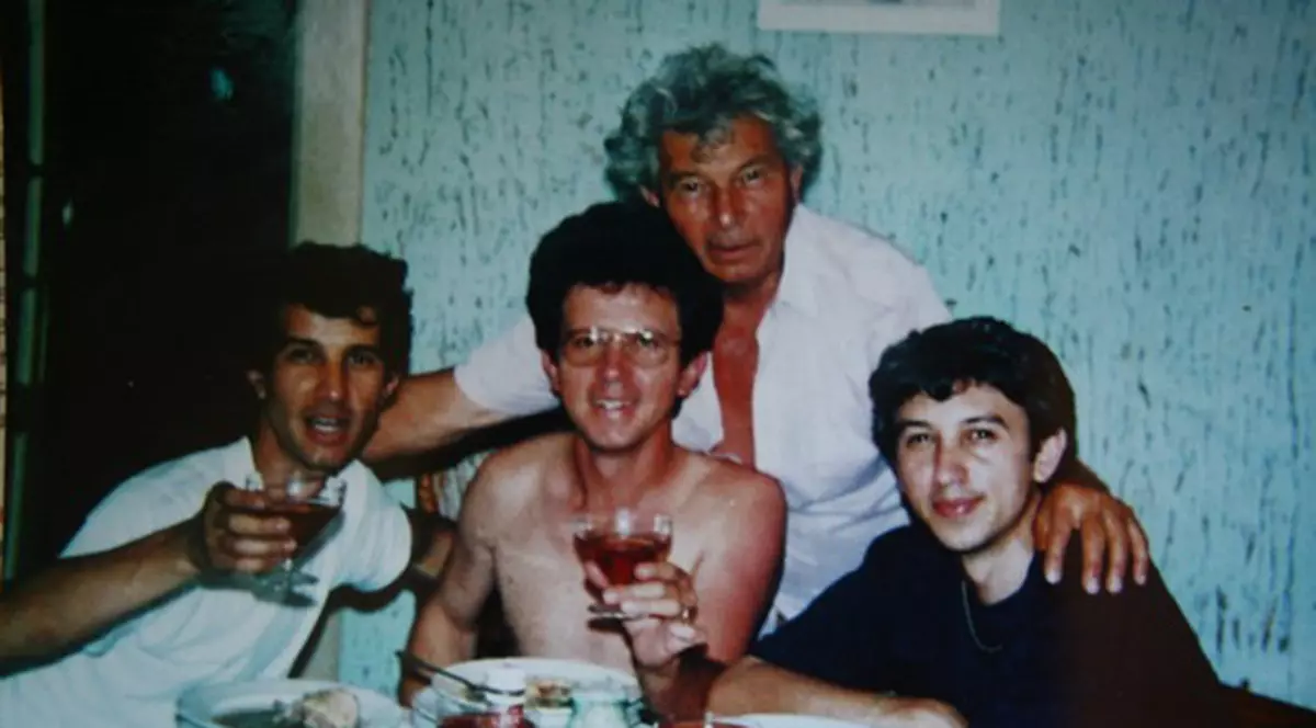 FOTOGRAFII RARE cu Dan Diaconescu. Pionier, militar, flăcău petrecăreţ