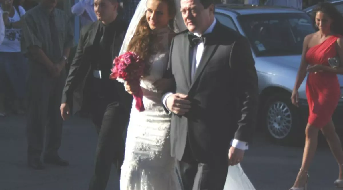 Vicepreședintele PNL, Sorin Frunzăverde, își mărită ASTĂZI fiica. La pregătirile de nuntă au ajutat și DEȚINUȚII