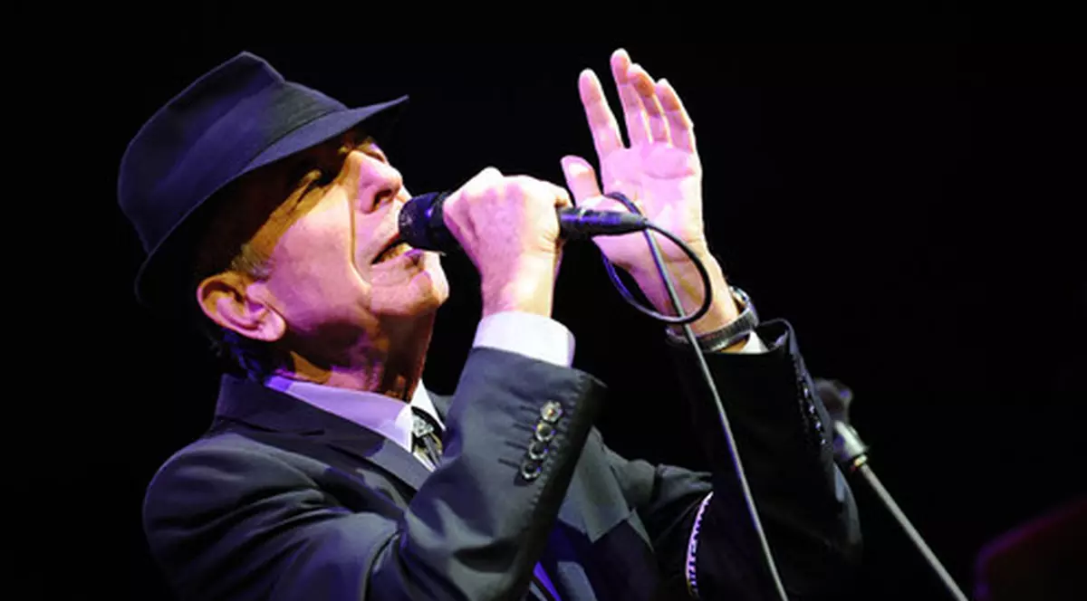 Leonard Cohen a primit bijuterii Kabbalah de la Thea Haimovitz