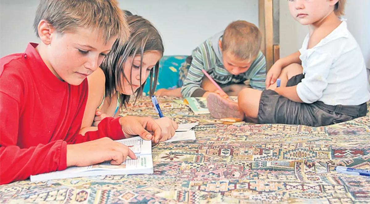 O familie din Botoşani a fost nevoită să ia o decizie sfâşietoare: «A trebuit să alegem care dintre copii vor merge la şcoală»