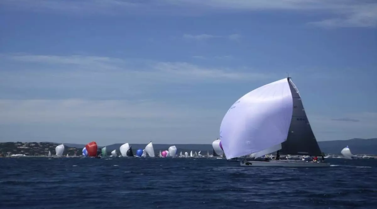 Un velier condus de o româncă a învins pentru prima oară într-o competiţie pe Mediterană