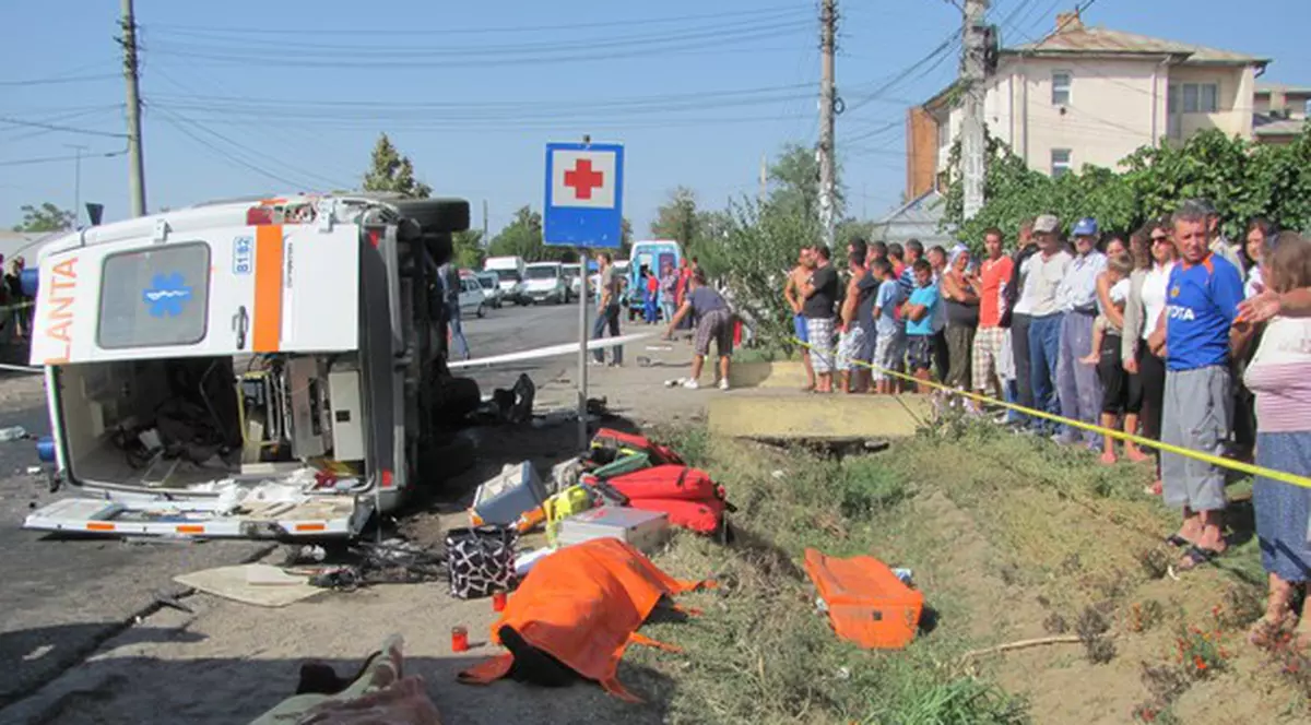IMAGINI CUTREMURĂTOARE | Cu ambulanţa spre moarte