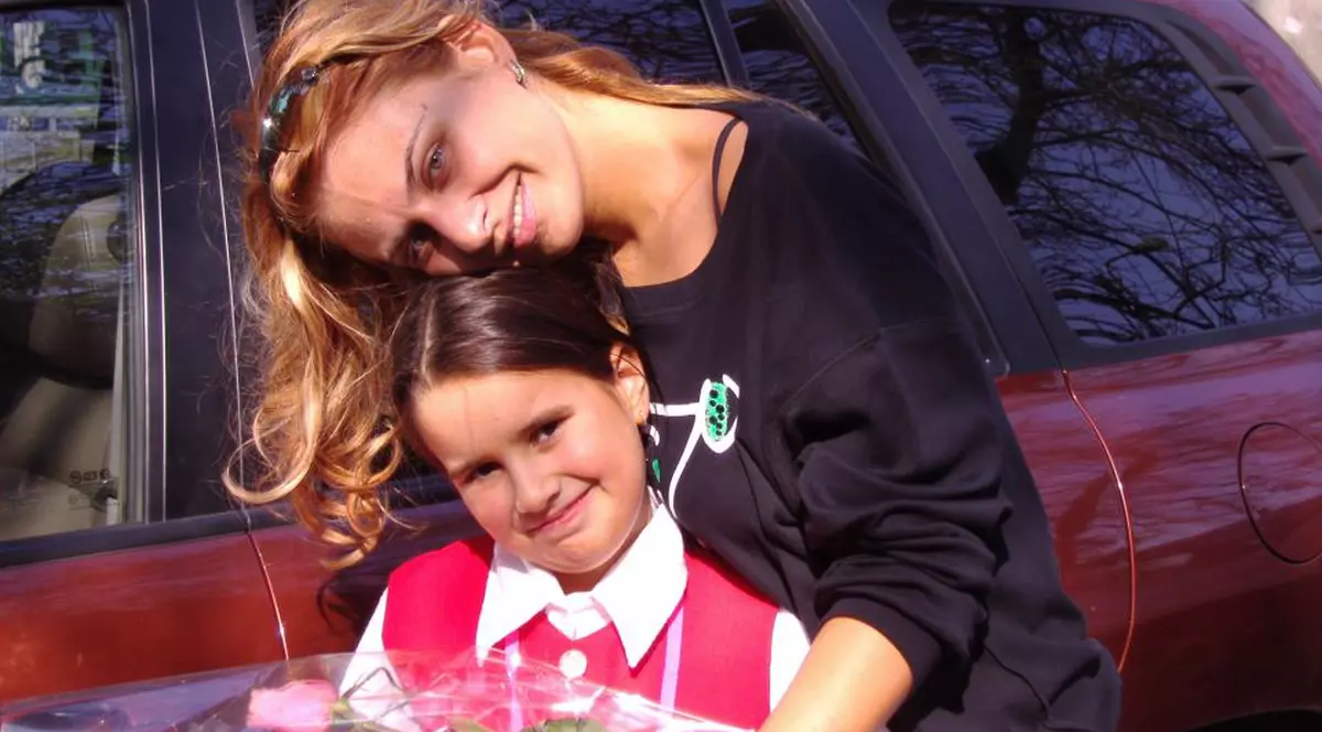 Uite-o pe Adina Buzatu cu fetița ei, în prima zi de școală! Vezi acum câți ani a fost făcută poza! FOTO