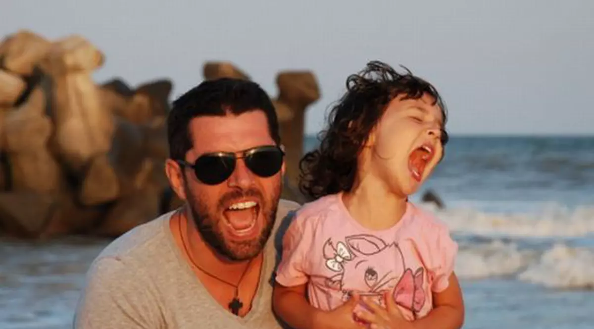 Alex Dima, experienţe INEDITE la Gura Portiţei împreună cu fetiţa lui! Au trăit printre GĂINI şi ŞERPI!