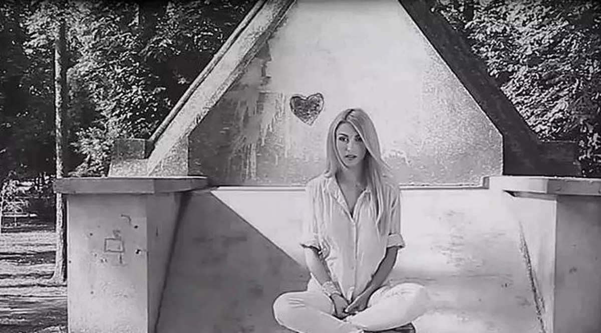 Andreea Bălan le-a făcut un cadou boem fanilor ei. Ascultă ce le-a cântat. Îţi place?