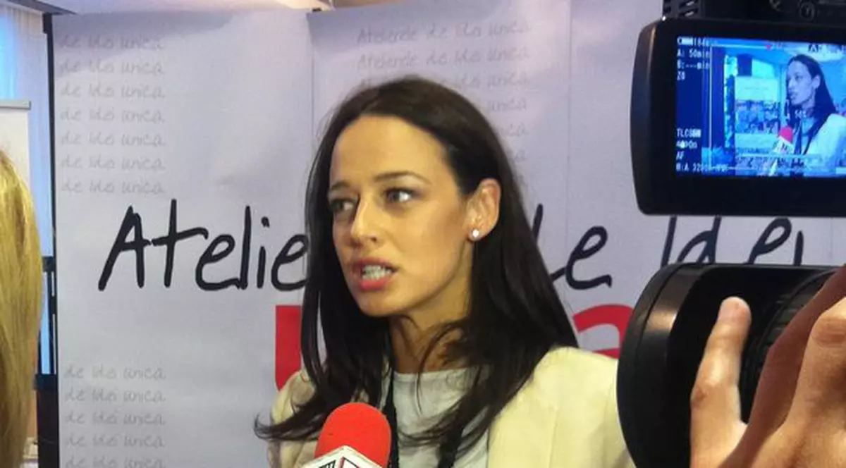 Ce nu face Andreea Raicu pe Facebook?