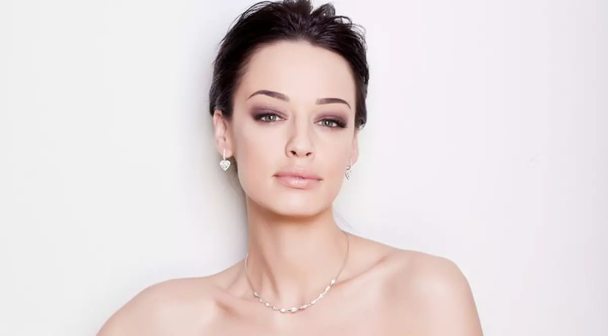 Eşti prieten cu Andreea Raicu pe Facebook? Atunci POZA TA se află pe unul din PEREŢII biroului ei. Uite DOVADA!  VIDEO