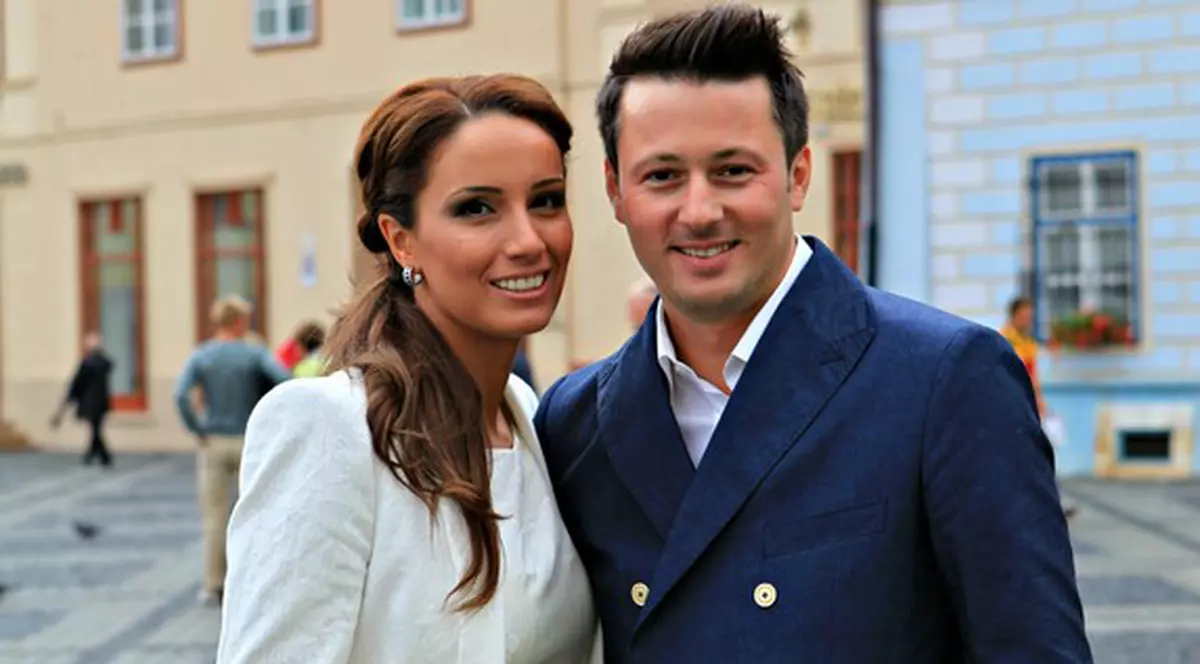 Invitaţi de soi la nunta lui Cici de la Sistem! Băsescu împreună cu familia s-au distrat în Poiana Braşov! FOTO