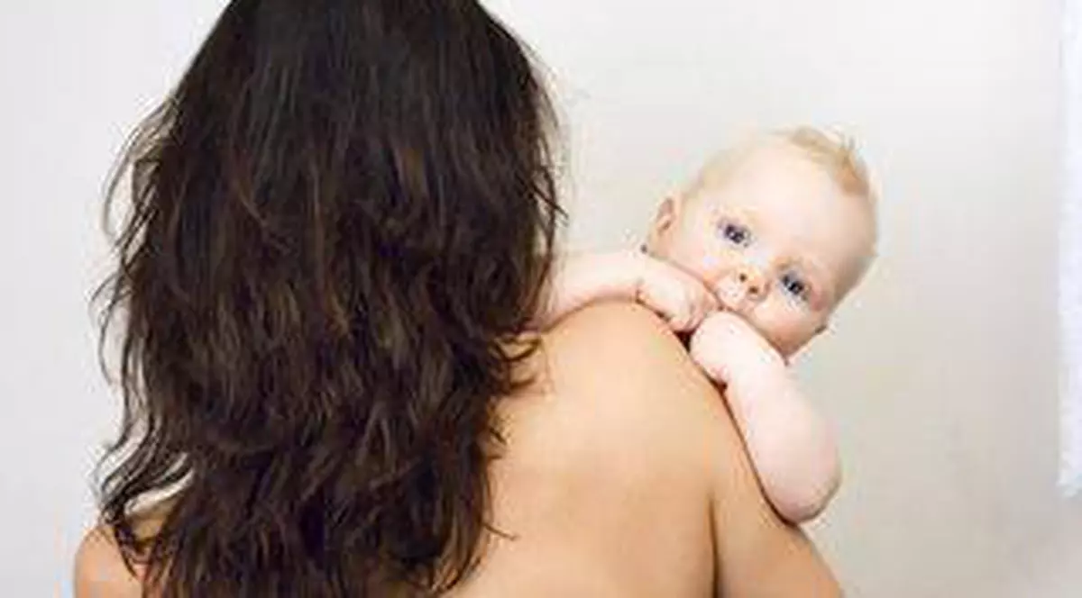 Indemnizaţia de creştere a copilului, mai mare de la 1 octombrie