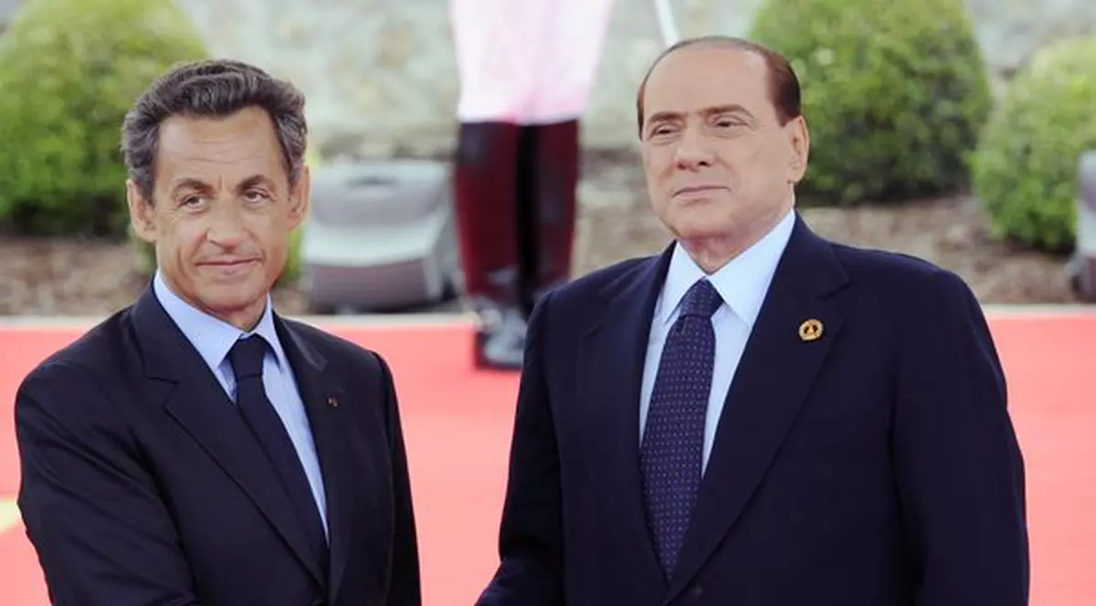Berlusconi îl face praf pe Sarkozy: "Aroganţa lui, îi depăşeşte inteligenţa"