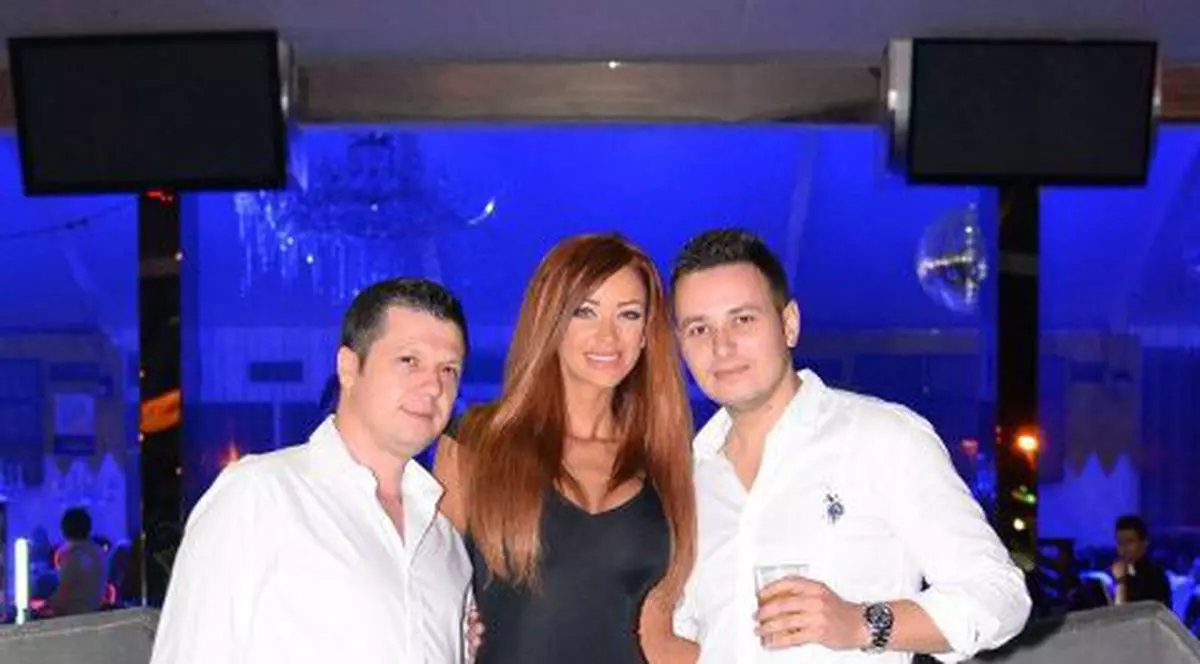 Cristea, ai văzut? Bianca Drăguşanu, ASALTATĂ DE BĂRABŢI! | FOTO 