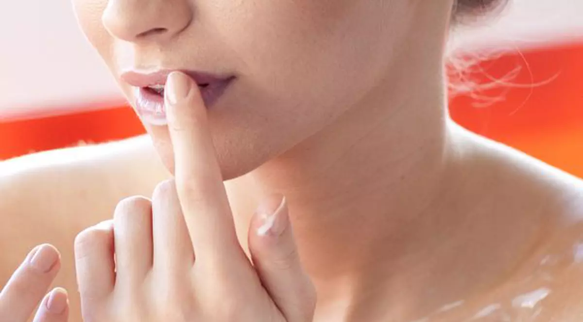 A ajuns la spital după ce a muşcat-o iubitul de buză