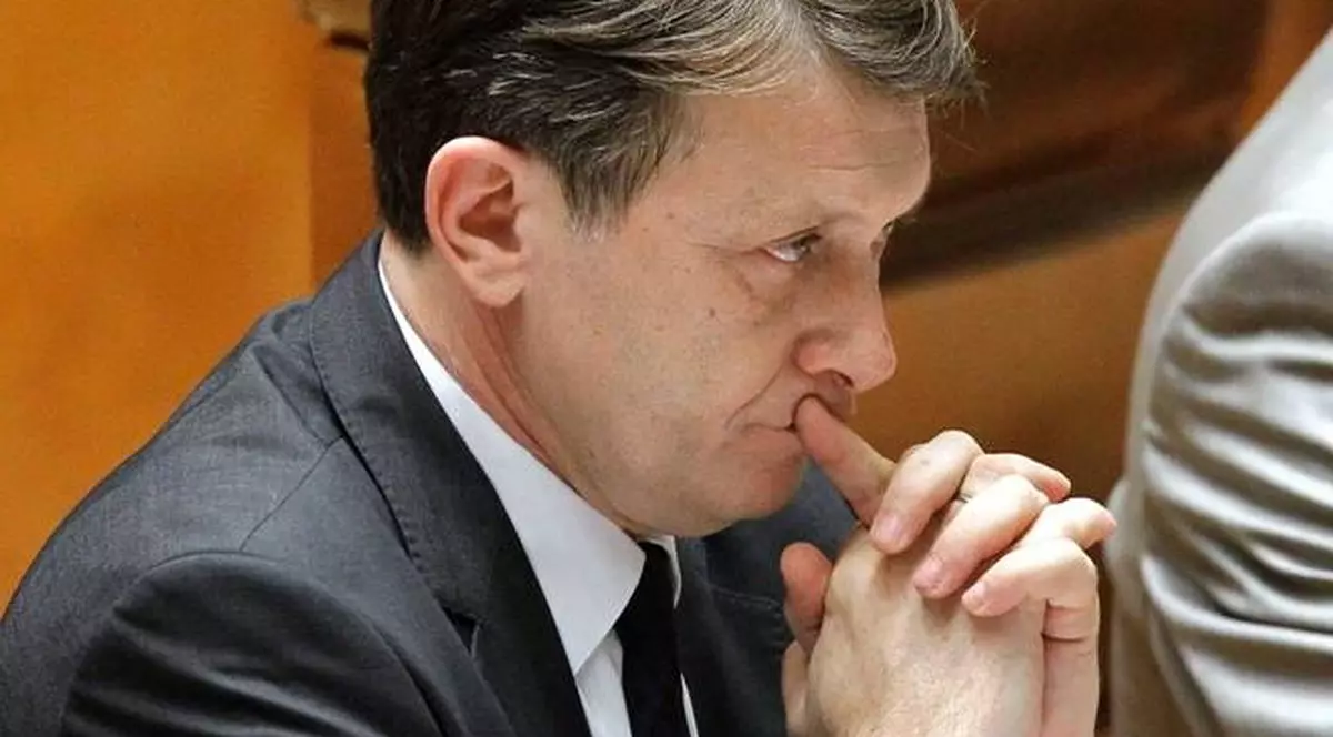 Crin Antonescu, PROBLEME CU GRAMATICA!