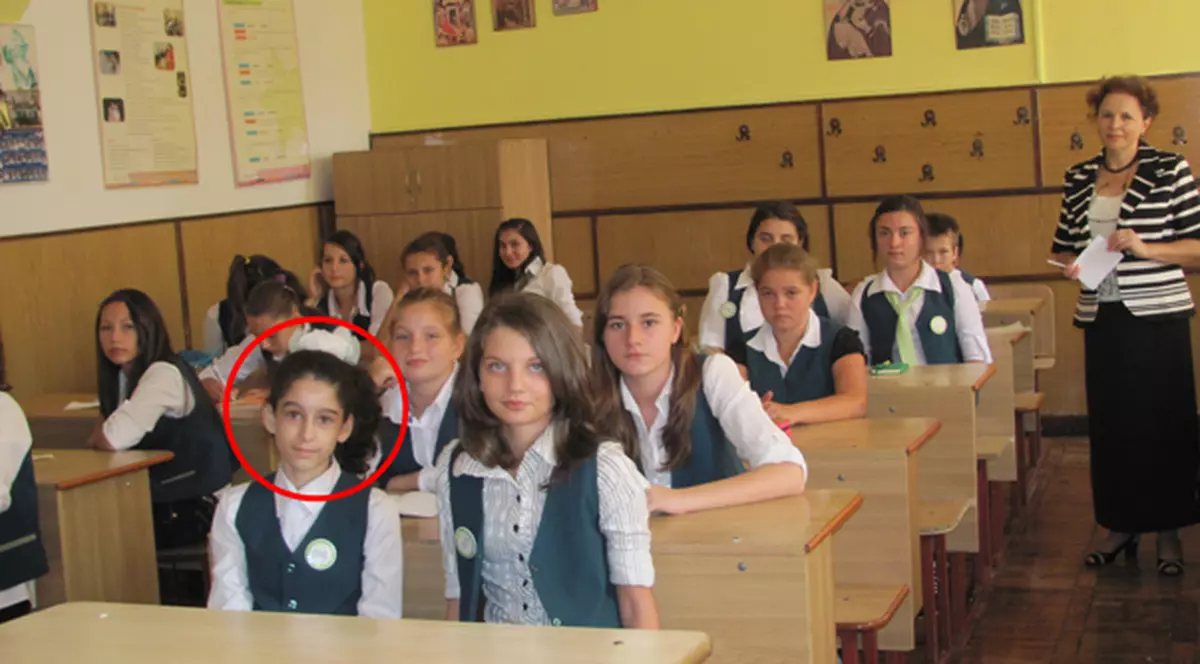 S-a întors în clasă după 2 ani în care a dormit! FOTO