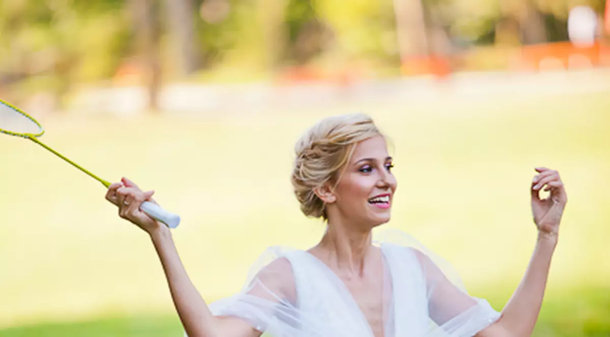 Dana Rogoz a jucat badminton în rochie de mireasă | FOTO