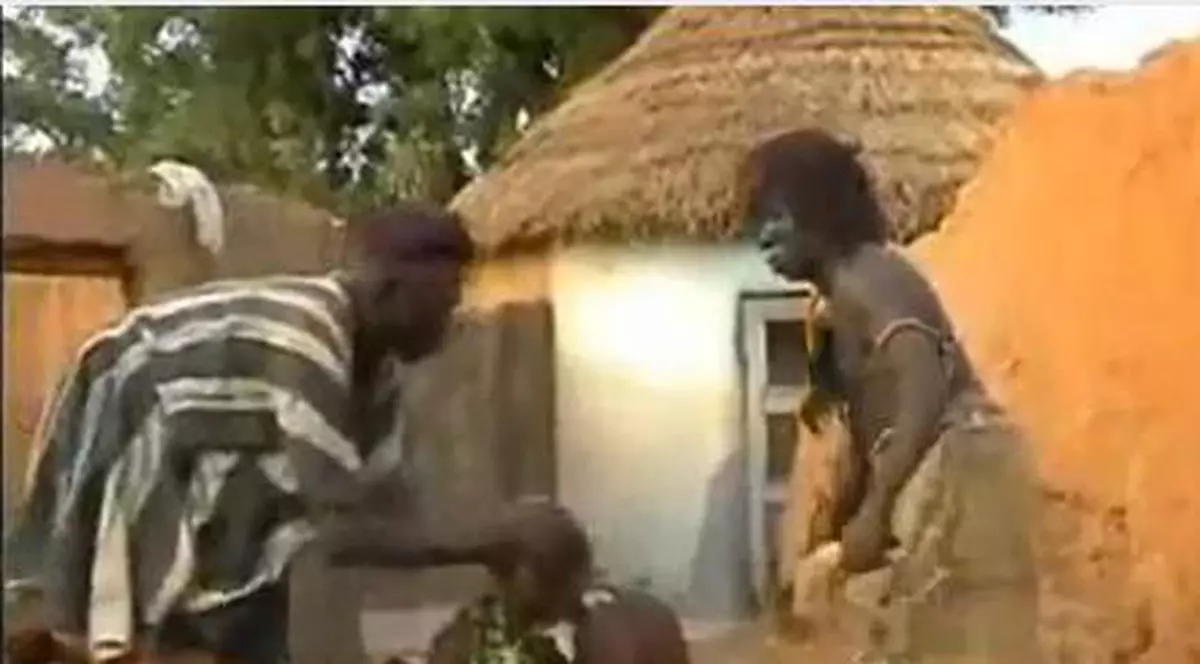 Dacă nu I-AI PLÂNGE DE MILĂ, AI MURI DE RÂS! În MOZAMBIC, DUREREA de  CAP se ia cu ... PALMA! VIDEO