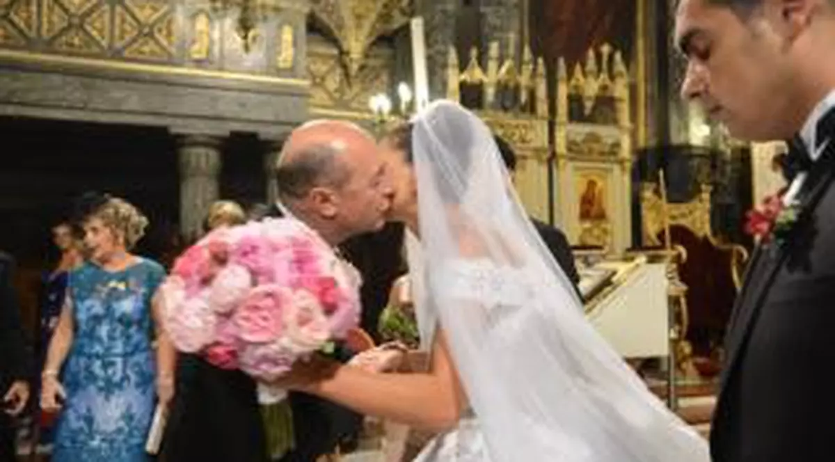 NUNTA ELENEI BĂSESCU, văzută din INTIMITATEA MIRESEI! FOTO