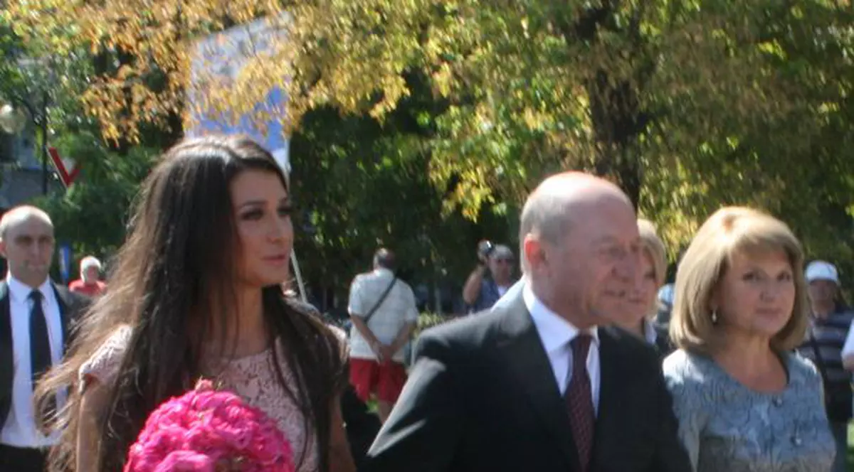 Top 3 glume despre nunta Elenei Băsescu!