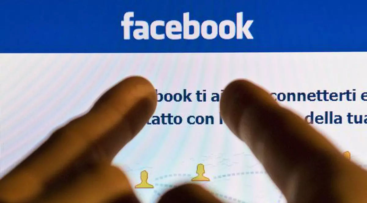 MESAJELE PRIVATE sunt FĂCUTE PUBLICE PE TIMELINE? UTILIZATORI DE FACEBOOK din ÎNTREAGA LUME au intrat în PANICĂ