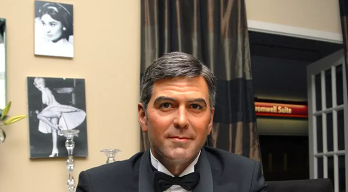 Îşi schimbă orientarea? Actorul George Clooney, dispus să se LASE PLĂTIT de un HOMOSEXUAL! 