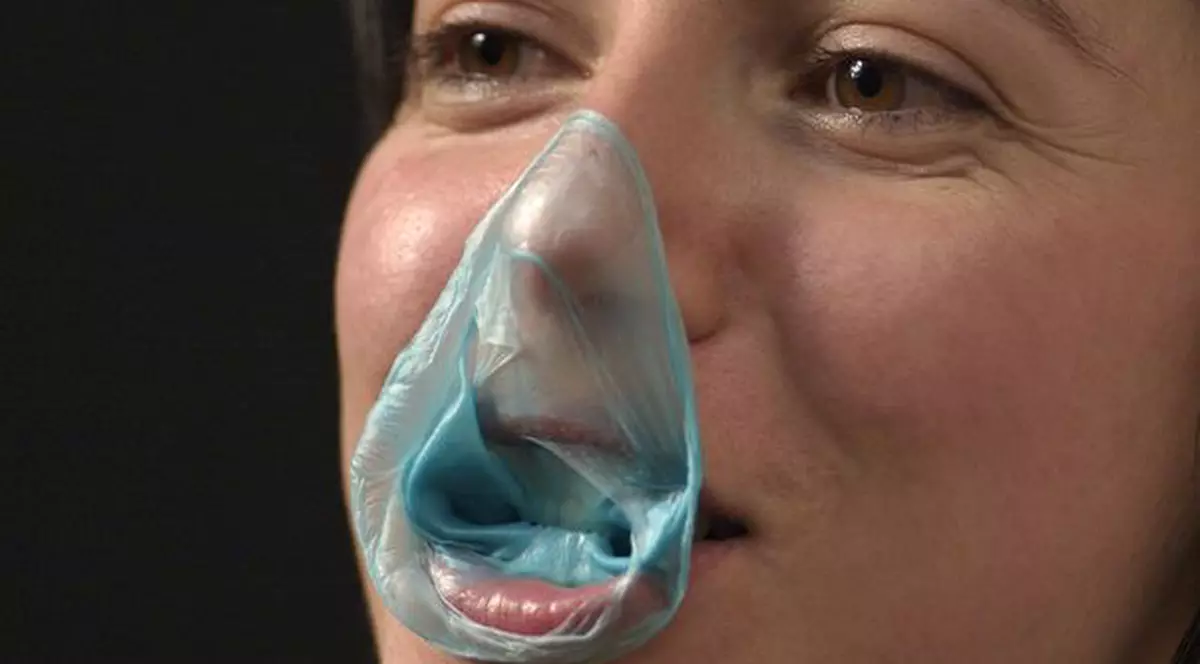 Te-ai întrebat ce se întâmplă dacă înghiţi guma de mestecat? Noi avem răspunsul!