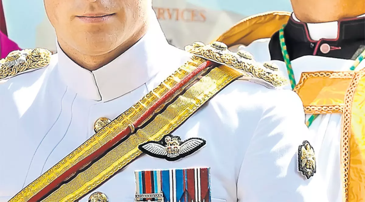 Prinţul Harry vrea să renunţe la titlu