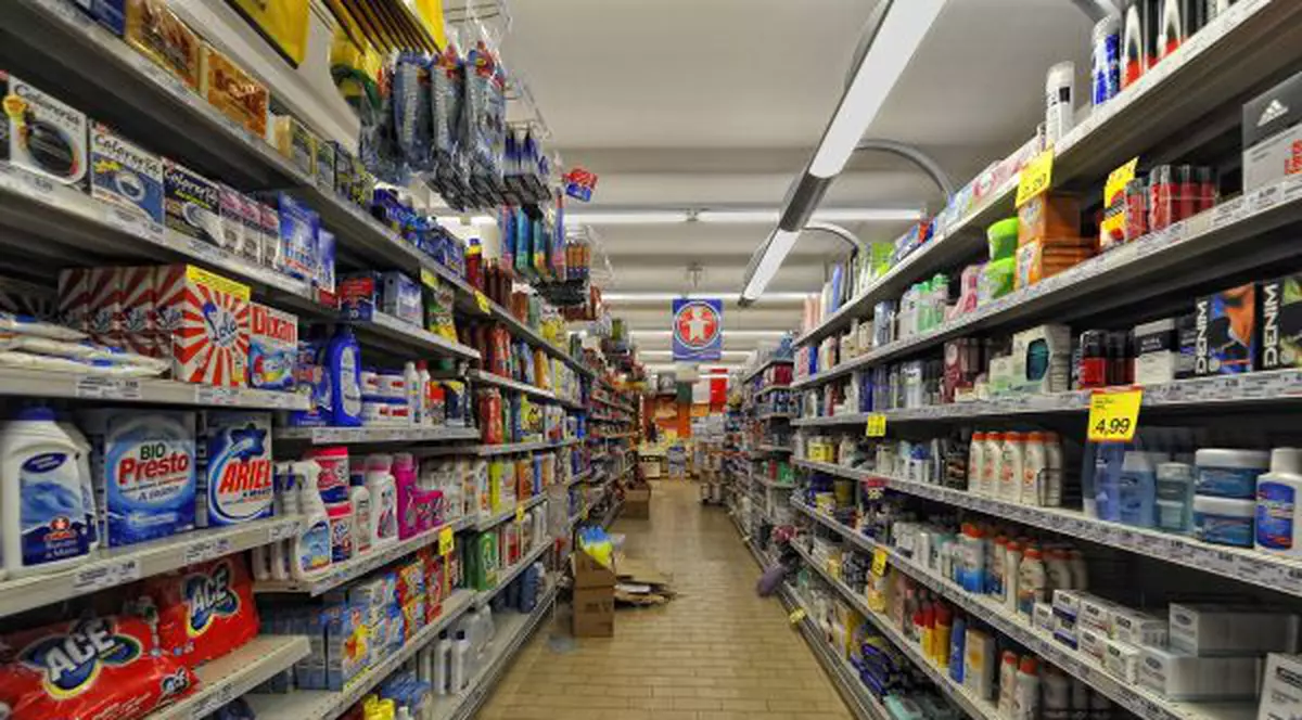 ŢARA în care oamenii NU vor să primească HYPERMARKETURILE