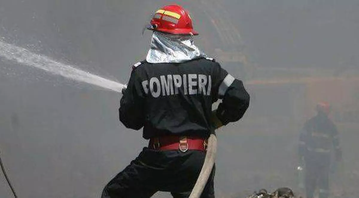 Incendiu de proporții la două depozite ale Gărzii Finaciare din Capitală