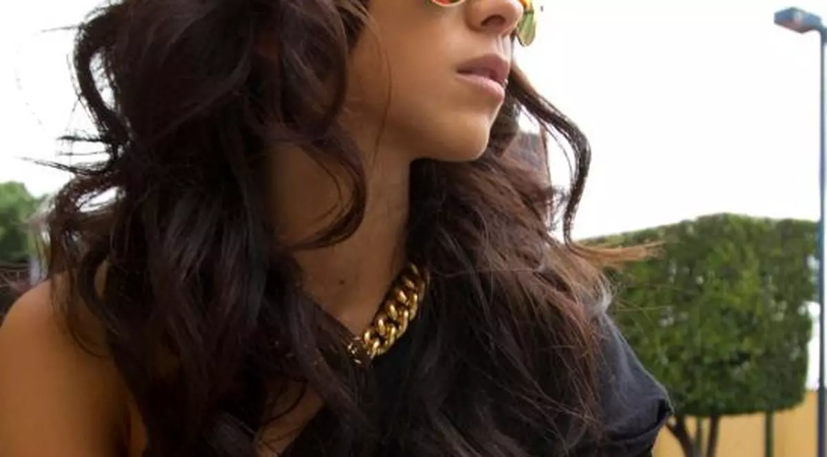 Inna, ce-ţi mai place CU "PĂSĂRICA" ÎN VÂNT! Uite cum a pozat din nou artista | FOTO