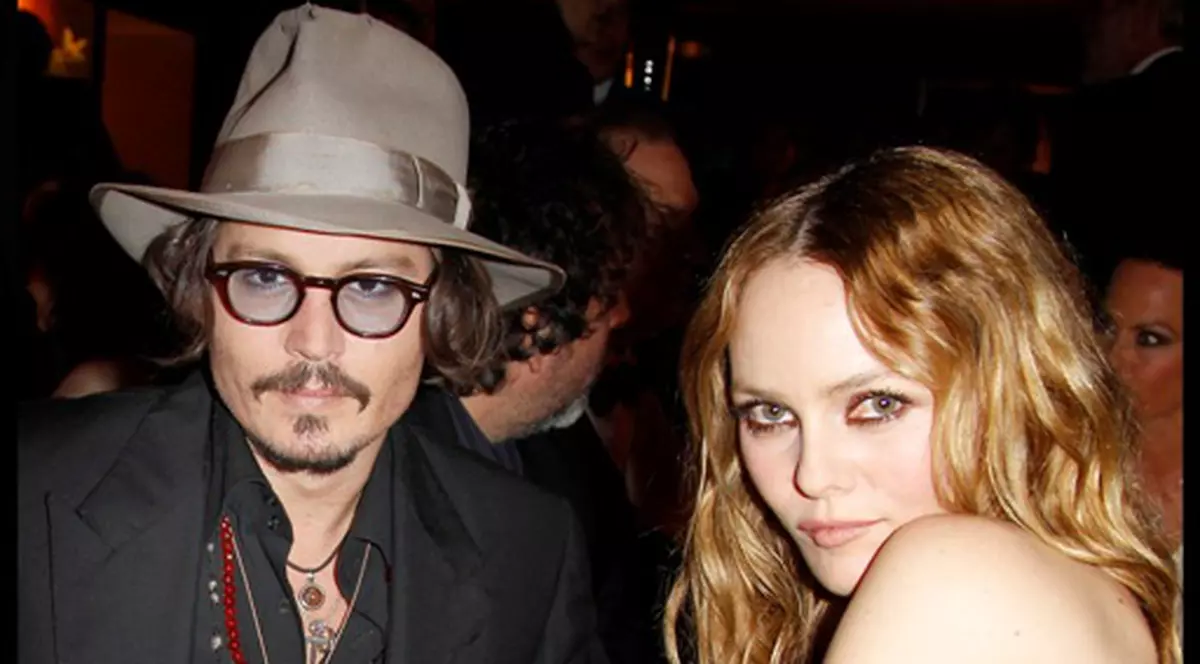 Nimeni nu-l mai înţelege pe Johnny Depp! S-a despărţit de Vanessa Paradis, dar i-a cumpărat o casă de 4 milioane de dolari! 
