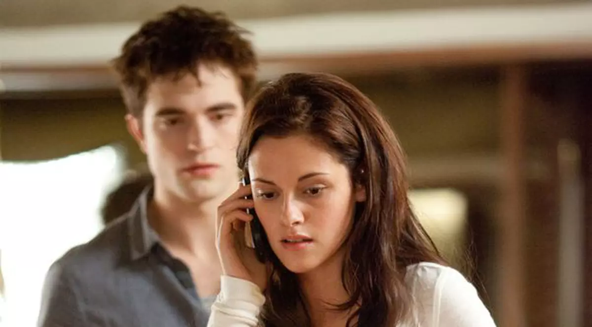 TOTUL E O FĂCĂTURĂ? "Robert Pattinson s-a împăcat cu Kristen Stewart DOAR PENTRU SHOW"