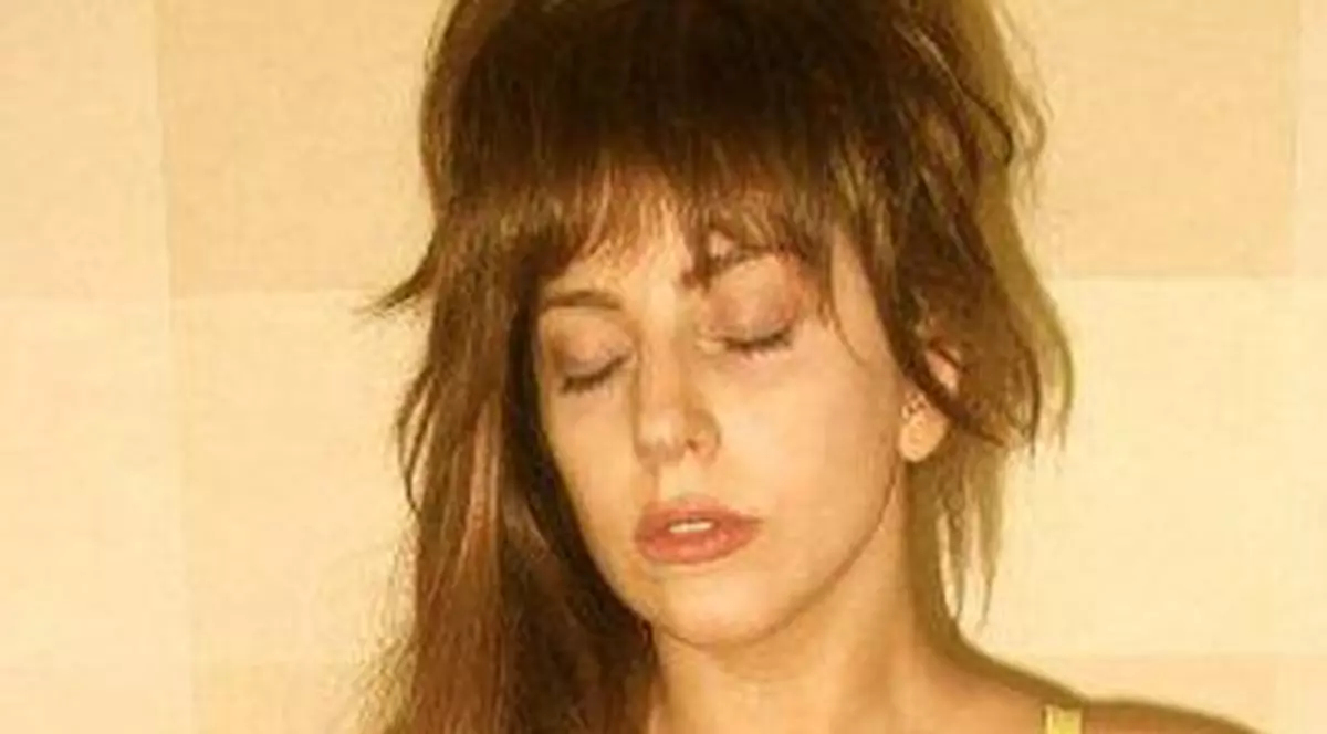 Lady Gaga, în CHILOȚI și SUTIEN pe FACEBOOK, a dezvăluit POVARA SECRETĂ pe care o duce de la 15 ani!