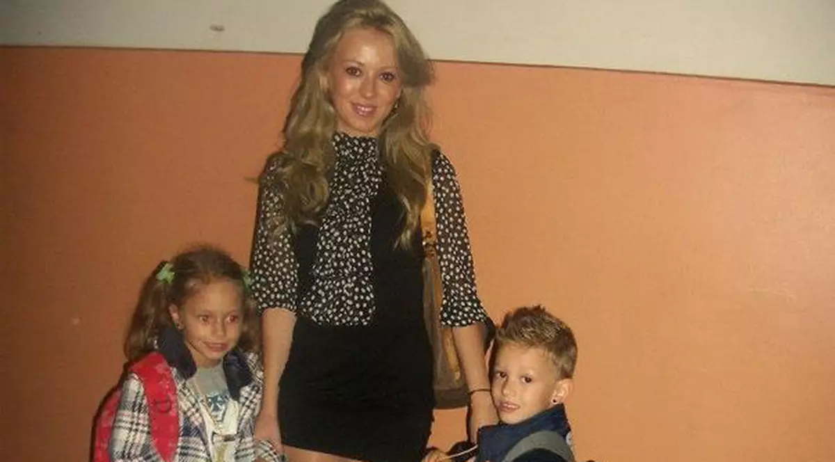 Larisa Drăgulescu şi-a dus copiii la şcoală: "Marian nici măcar nu mi-a telefonat" | FOTO