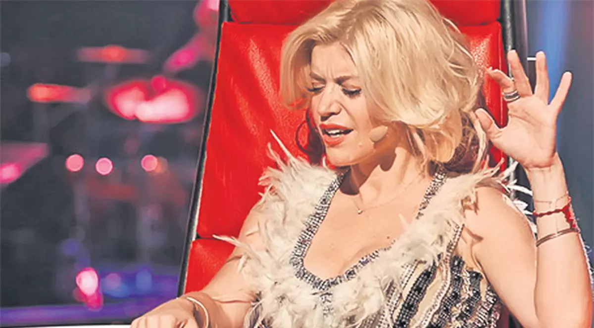 Loredana Groza şi-a tras brăţară antideochi, ca Madonna