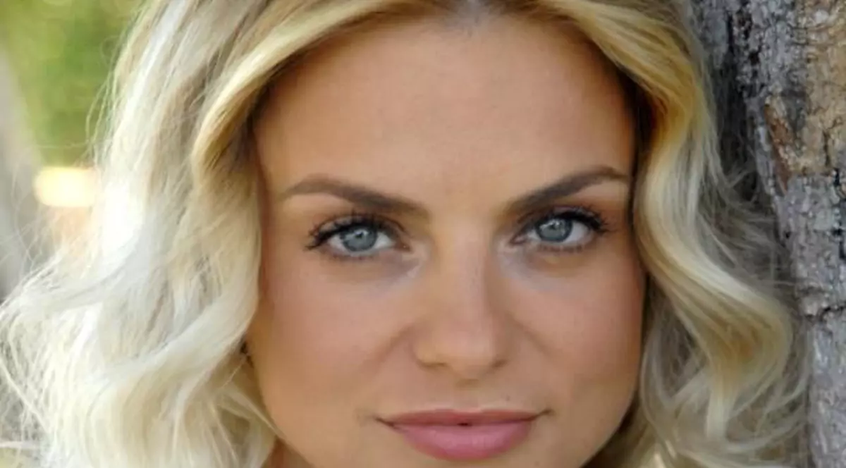 Jojo s-a făcut ROŞCATĂ pentru o emisiune TV. Intră şi vezi cum îi stă!