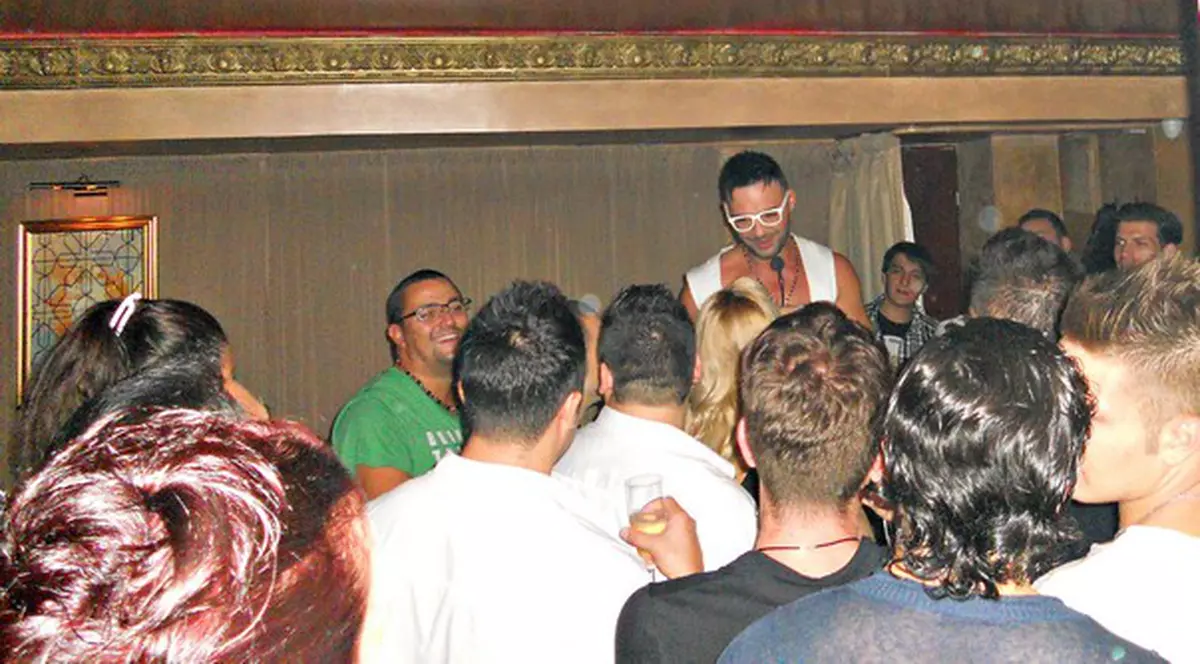 Stripper-ul Cornel Păsat a împlinit 39 de ani! Vezi ce PETRECERE DE POMINĂ a dat! FOTO 