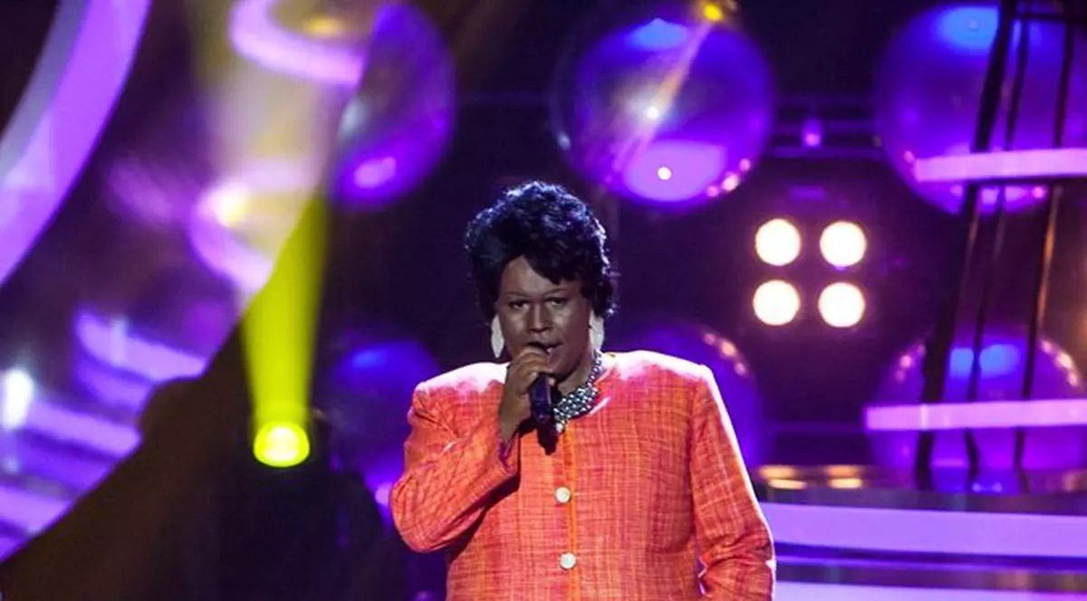 PARIU că NU GHICEȘTI cine e artistul de la noi care a intrat în pielea unei cântărețe de culoare? 