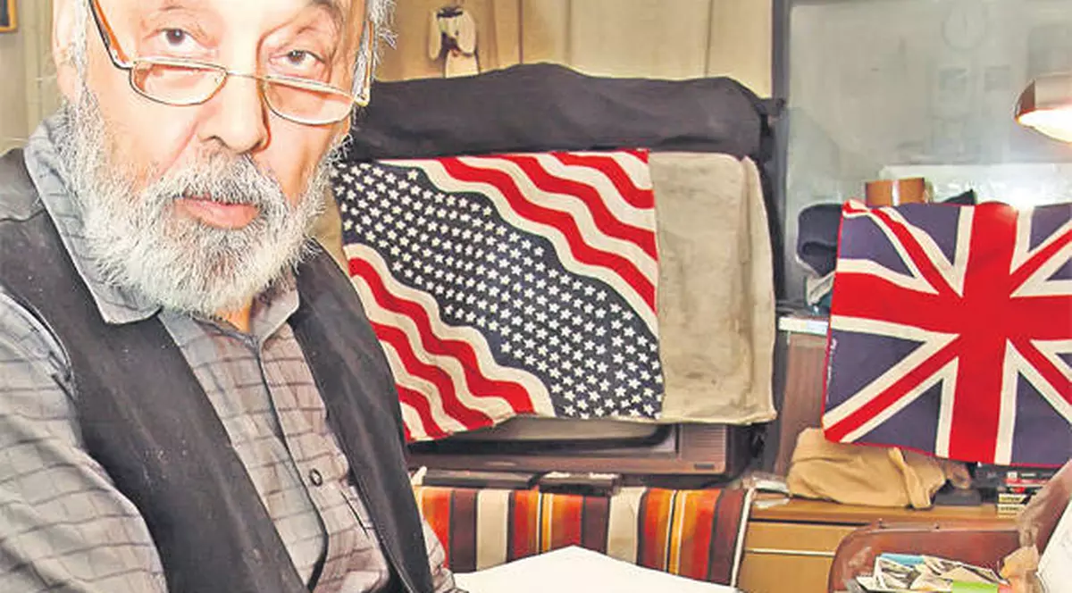 Rudele lui Johnny Răducanunu-şi primesc bunurile ce li se cuvin! Au pierdut procesul cu fosta iubita a artistului!