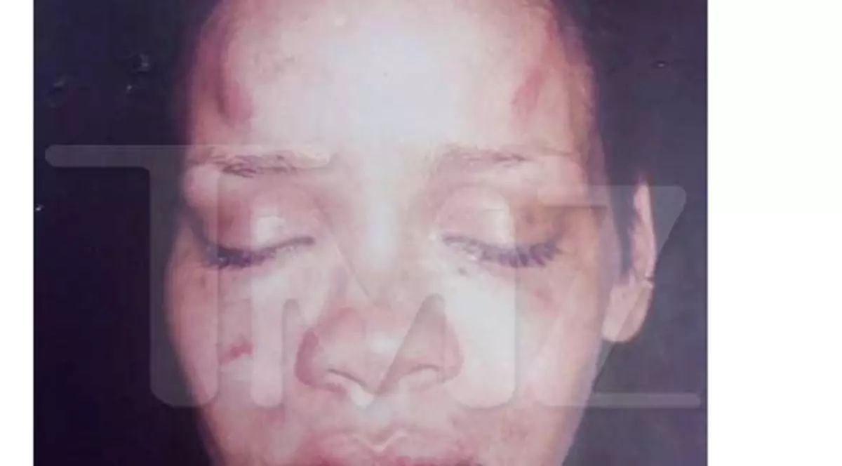 IPOTEZĂ-ŞOC! Rihanna, BĂTUTĂ din nou de Chris Brown?