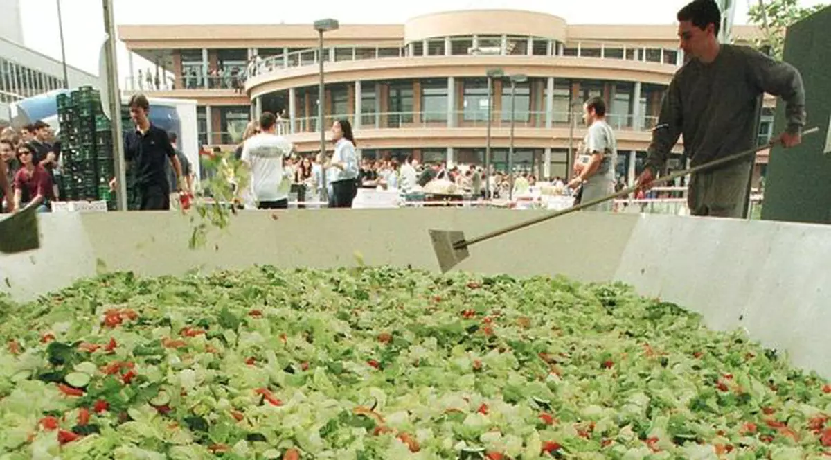 România vrea să intre în Guinness World Records cu cea mai mare salată din lume