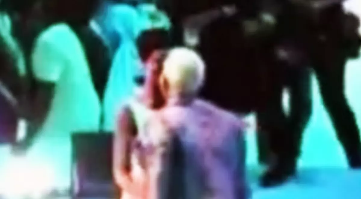 DOVADA că RIHANNA s-a ÎMPĂCAT cu CHRIS BROWN? S-au BĂTUT, acum se PUPĂ! VIDEO