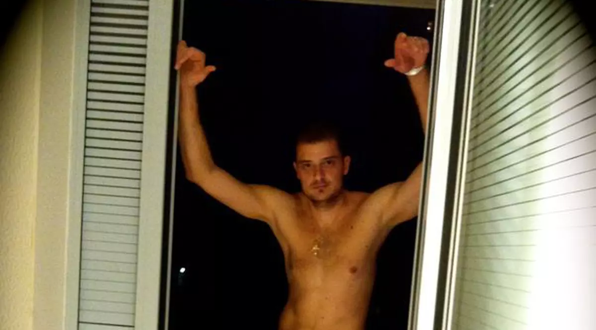 Pentru ce creator de modă au pozat dezbrăcaţi Vladimir Drăghia, Oltin Hurezeanu şi voleibalistul Sergiu Stancu?