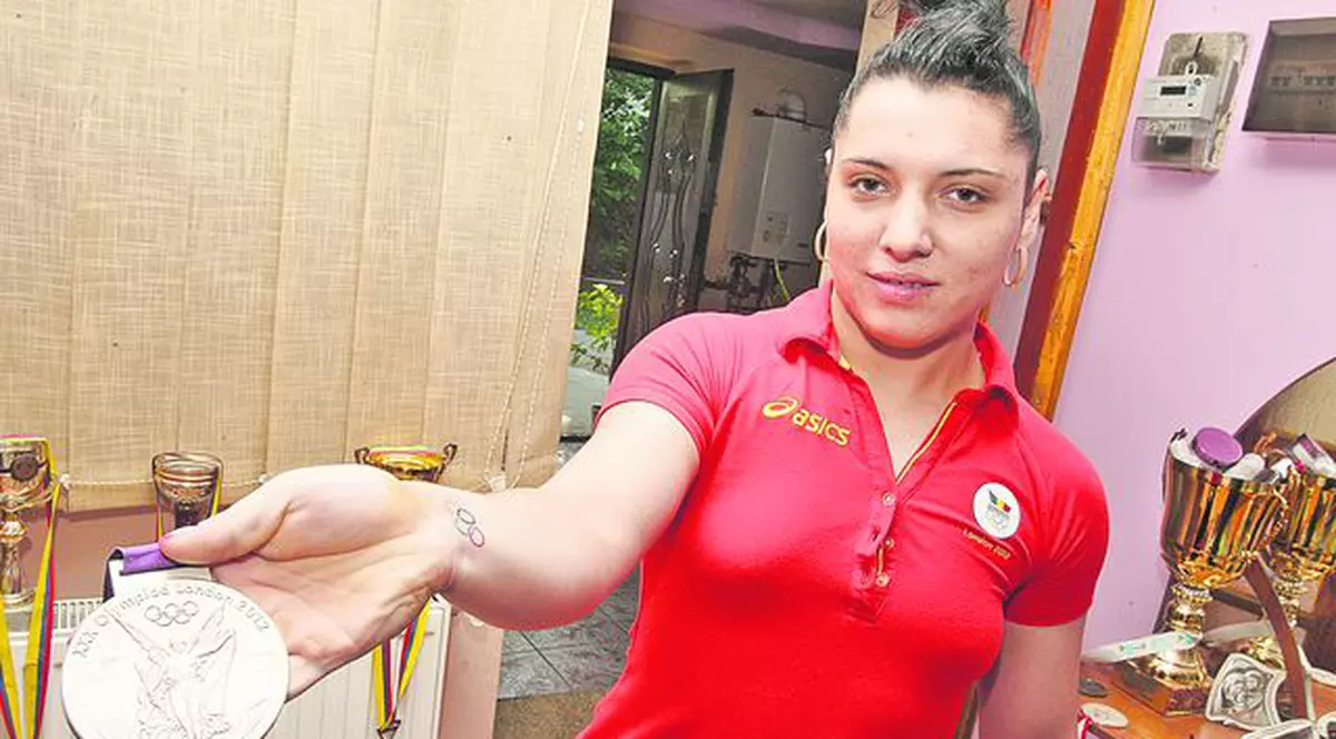 Halterofila Roxana Cocoş a hotărât pe ce va cheltui cei 56.000 de euro primiţi pentru argintul olimpic câştigat la Londra