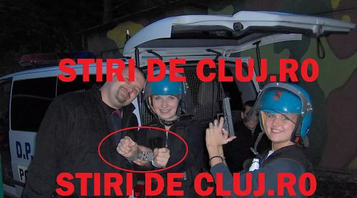 Imagini ULUITOARE! Polițiștii de la DIAS Cluj, DEZMĂȚ cu FETELE în poligonul de antrenament. Uite ce le pun să facă!