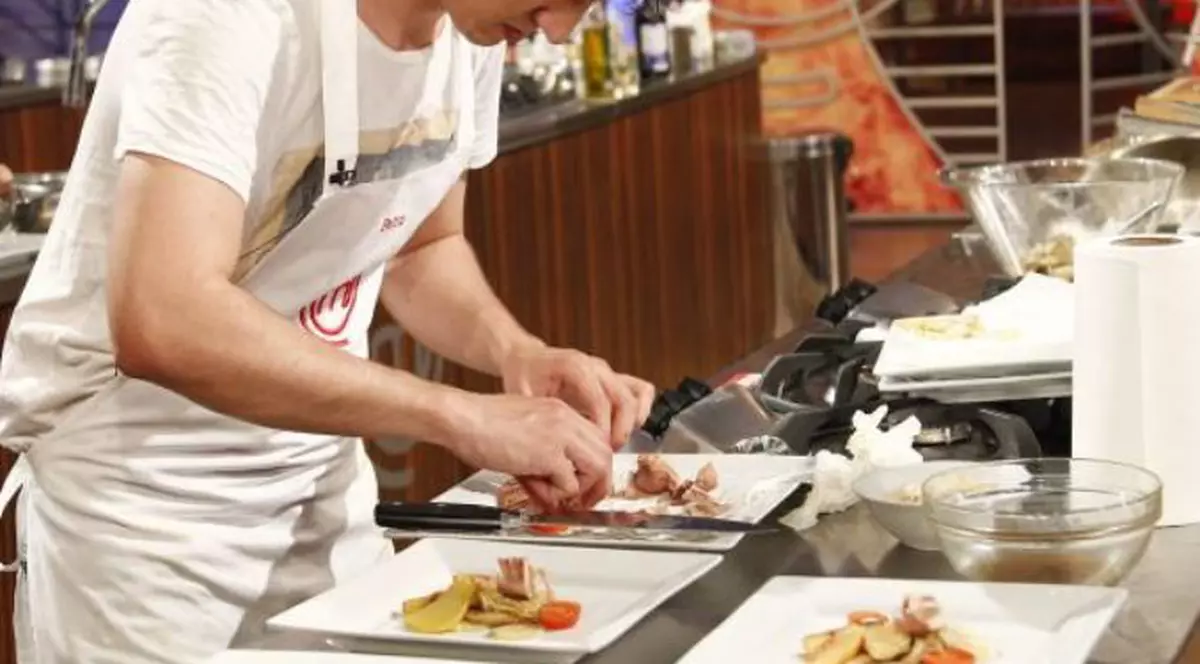Marele câştigător de la MasterChef, Petru Buiucă, îi face DECLARAŢII de DRAGOSTE iubitei cu MICUL DEJUN!