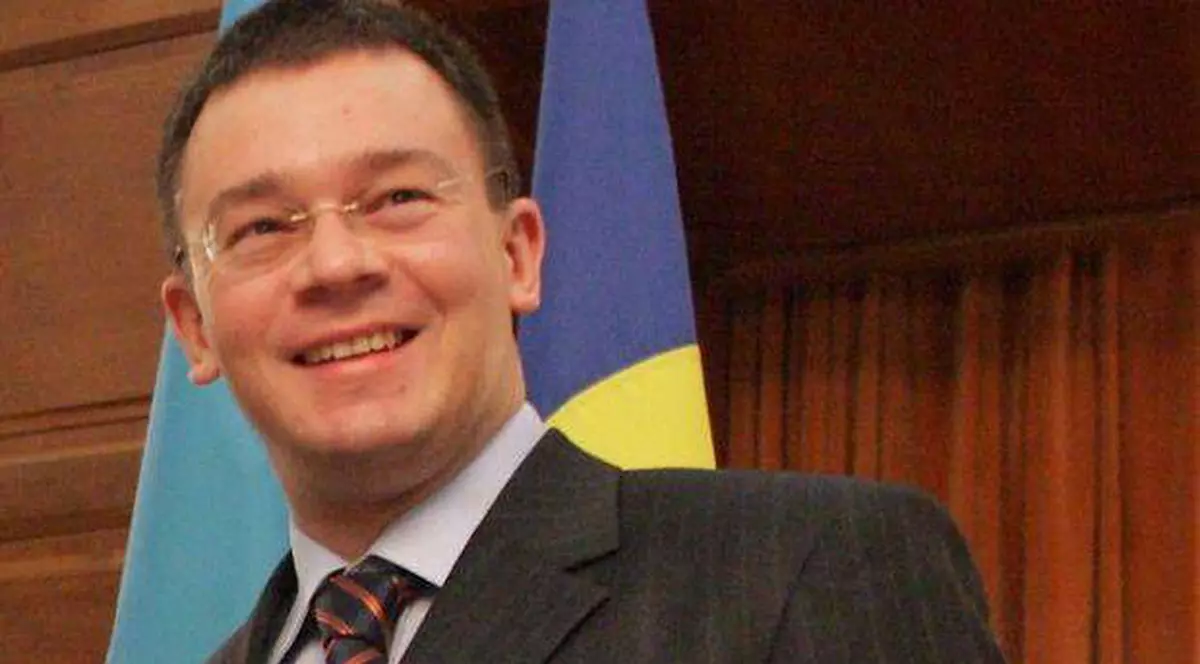 A mai apărut încă un partid în Parlament! Mihai Răzvan Ungureanu e preşedintele acestuia