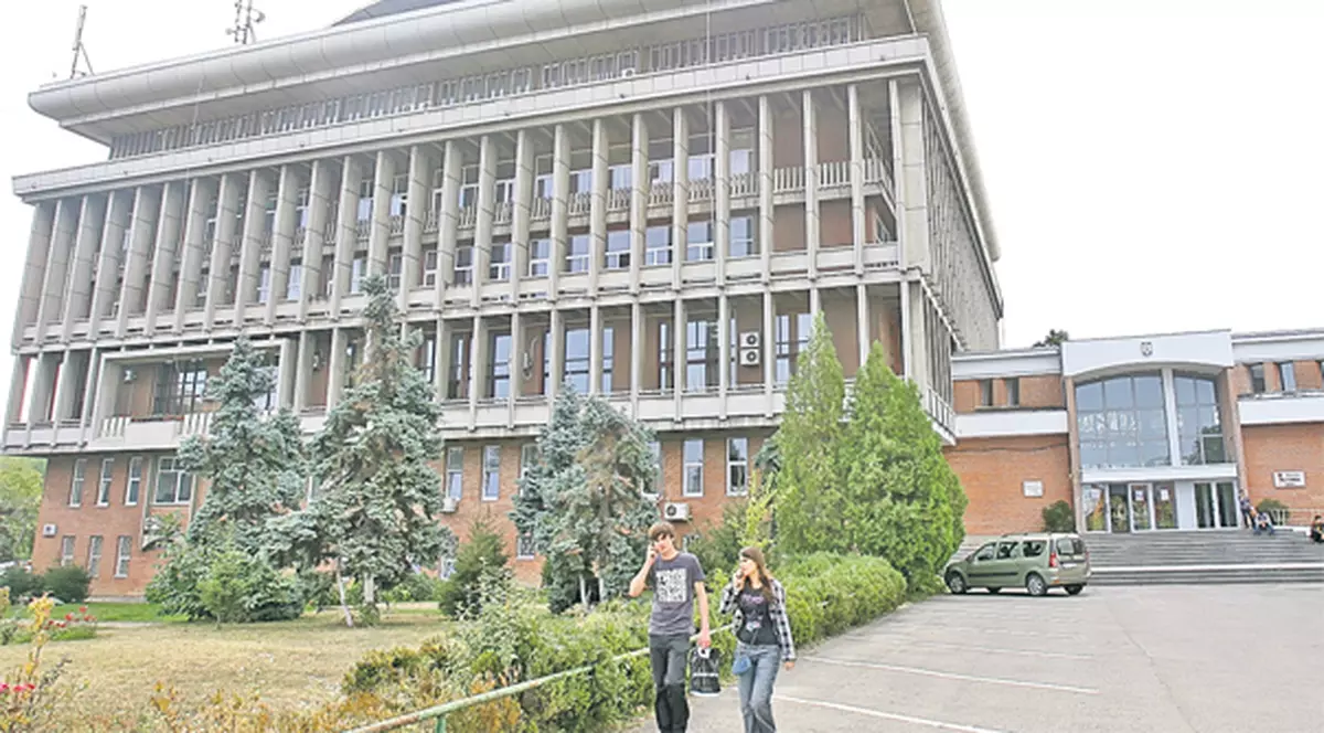 Universităţile au rămas goale după dezastrul de la Bac! Vezi facultăţile la care mai sunt locuri!